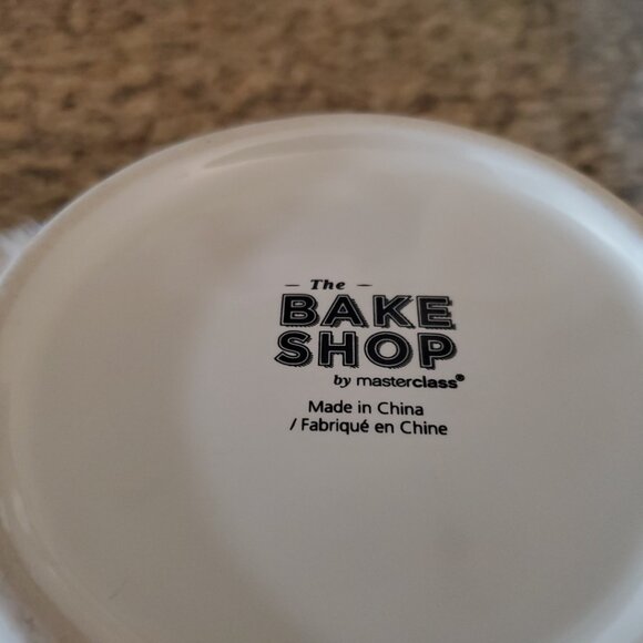 The Bake Shop by Master Class 9” Large Reindeer Ceramic Mixing Bowl with spout - Picture 5 of 7